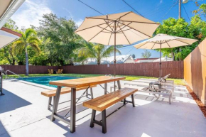 Bright 3 bedrooms Home Private Pool, 18 minutes to the Ocean